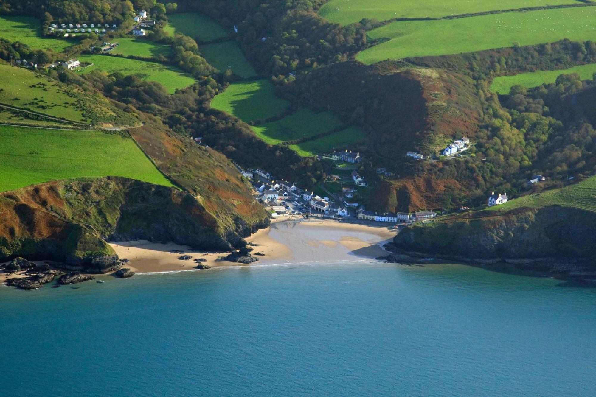 Luxury tent Gypsy Bow Caravan Llangranog